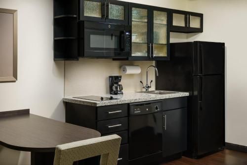 Candlewood Suites Orlando - Lake Buena Vista By IHG - Kitchen - 3