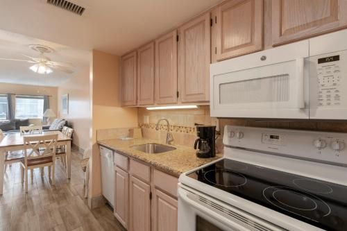 Watson's Regency Suites photo 5